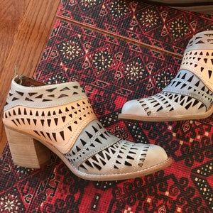 Jeffrey Campbell Faviola Cutout Bootie Size 11